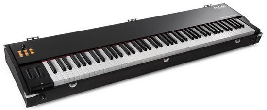 NAMM 2019! MIDI-клавіатура з вбудованим аудіоінтерфейсом Akai MPK Road 88