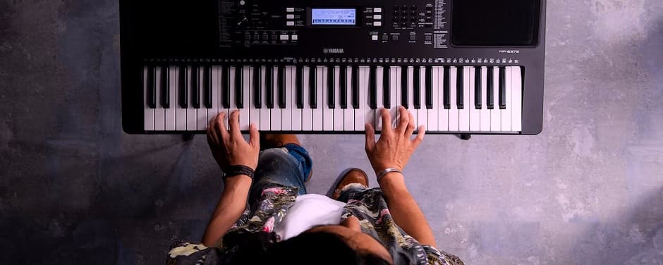 Yamaha PSR-E373.jpg Yamaha PSR-E373.jpg