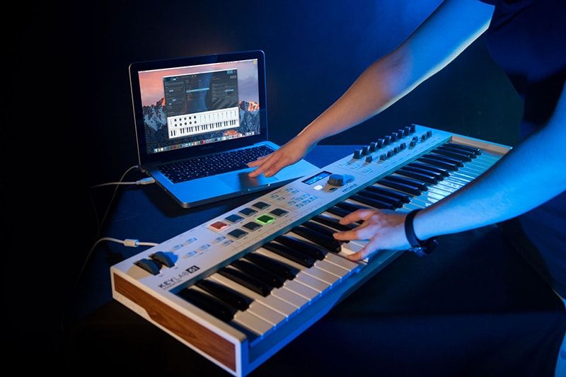 Arturia KeyLab Essential Arturia KeyLab Essential