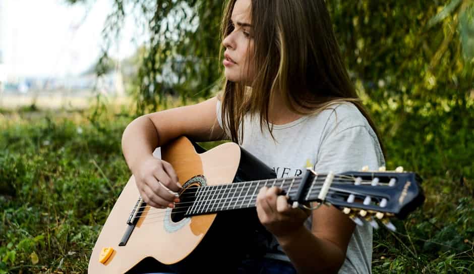 Почему стоит инвестировать в бюджетную гитару именно сейчас.jpg