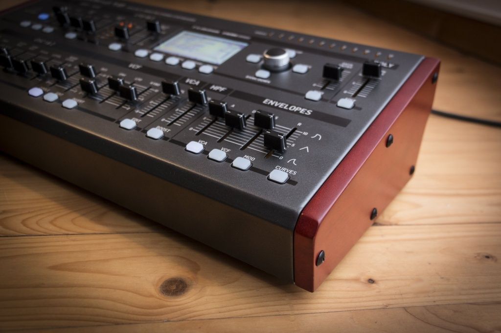 Behringer DEEPMIND 12D