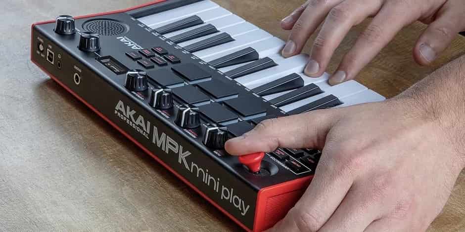 Цифровая музыка в путешествиях MIDI-клавиатуры.jpg Цифровая музыка в путешествиях MIDI-клавиатуры.jpg