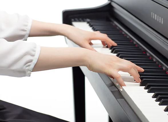 004 YAMAHA Clavinova CLP-795GP.jpg