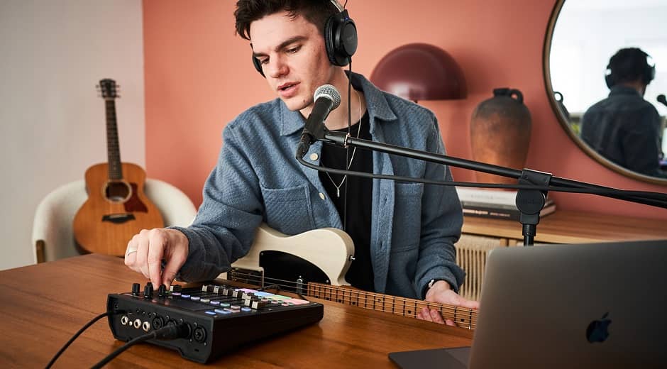 Boss Gigcaster 8 guitar.jpg