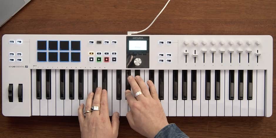 Arturia KeyLab Essential 49.jpg Arturia KeyLab Essential 49.jpg