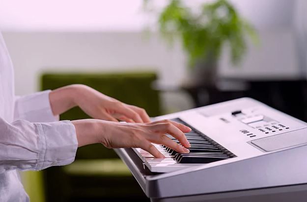 002 YAMAHA YPT-370.JPG