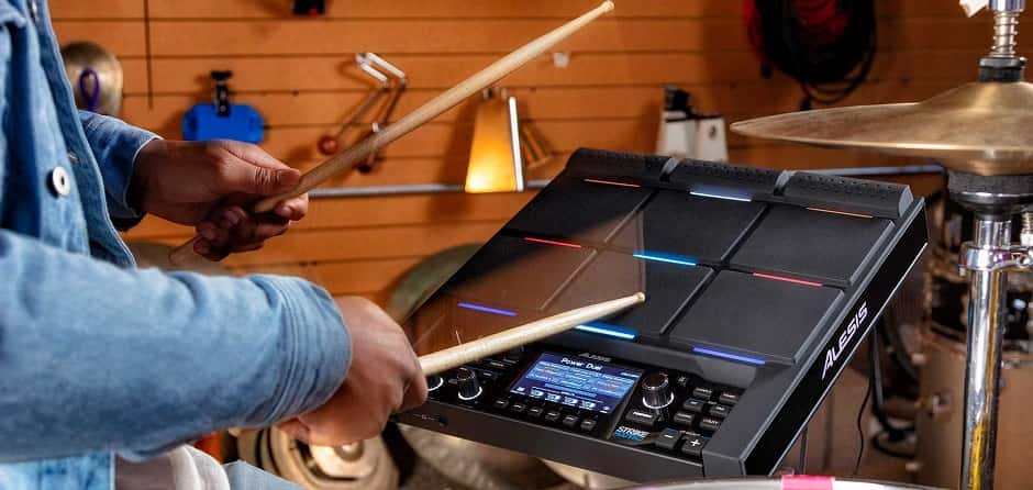 Alesis Strike MultiPad Работа в студии.jpg Alesis Strike MultiPad Работа в студии.jpg