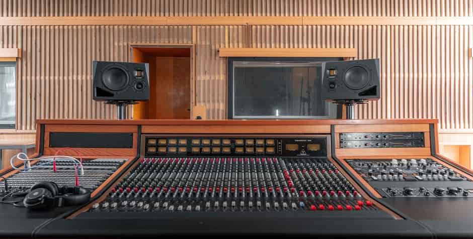 Монітори середнього поля.jpg Монітори середнього поля.jpg