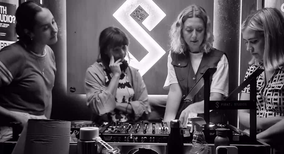 Обучение персонала работе со звуковым оборудованием ресторана.jpg Обучение персонала работе со звуковым оборудованием ресторана.jpg