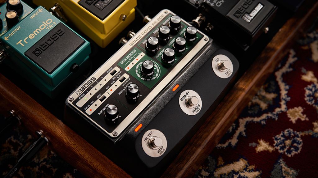 004 Boss RE-202.jpg