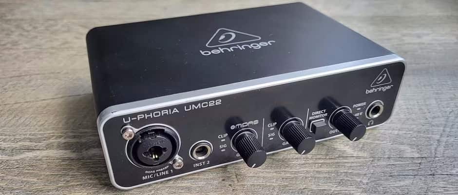 Behringer UMC22.jpg Behringer UMC22.jpg