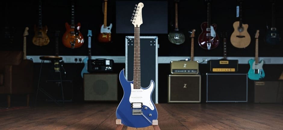 Yamaha Pacifica 112V.jpg Yamaha Pacifica 112V.jpg