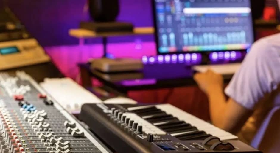 Просування кар'єри музичного продюсера.jpg Просування кар'єри музичного продюсера.jpg