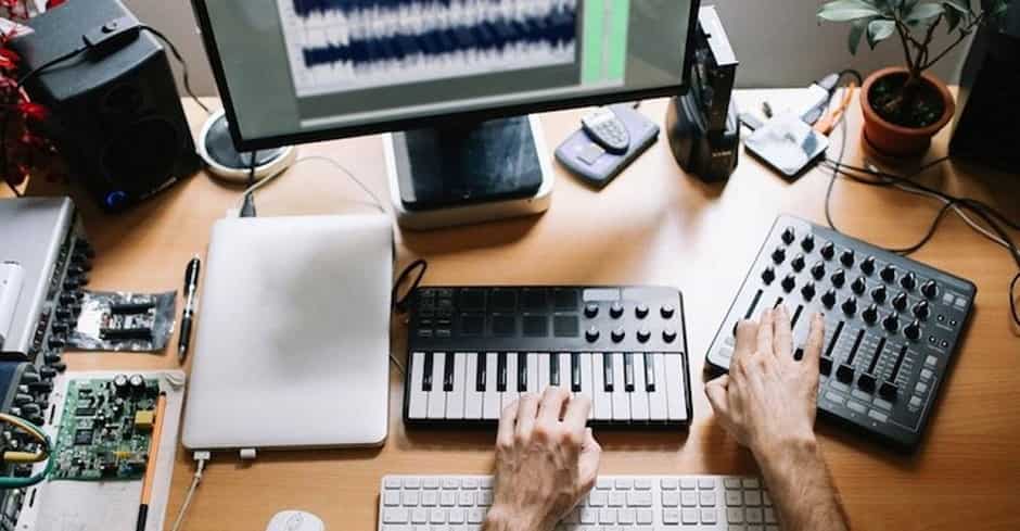 MIDI-клавіатура: ваш інструмент для творчості.jpg MIDI-клавіатура: ваш інструмент для творчості.jpg