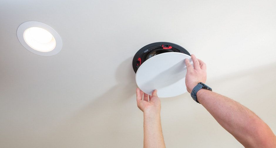 Звукові системи для ресторанів у торгових центрах: робота в умовах.jpg