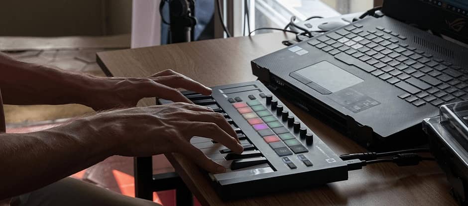 Что такое MIDI-контроллер и зачем он нужен.jpg Что такое MIDI-контроллер и зачем он нужен.jpg