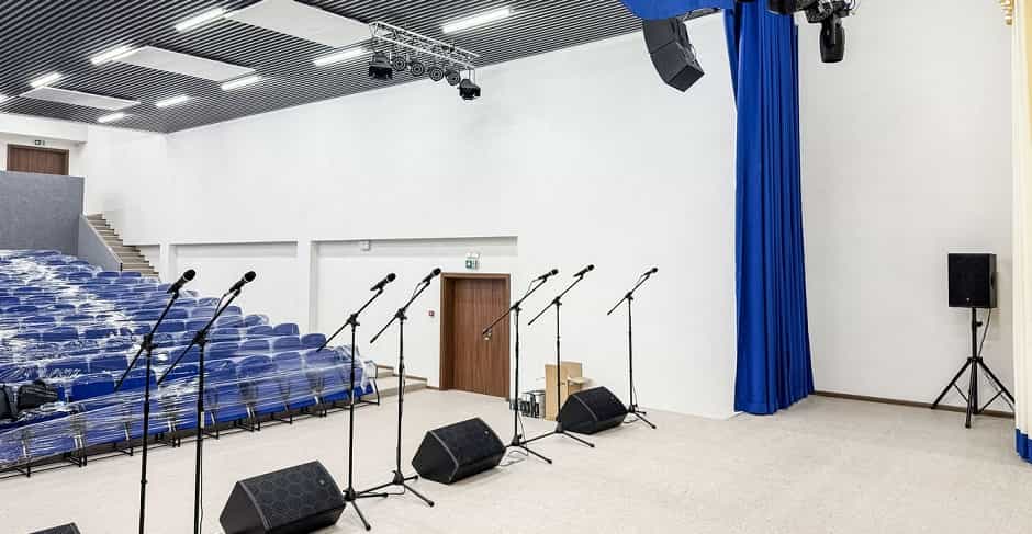 Типи обладнання для актових залів.jpg