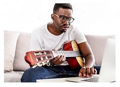 Можно ли научиться играть на гитаре за 3 месяца: реальный план