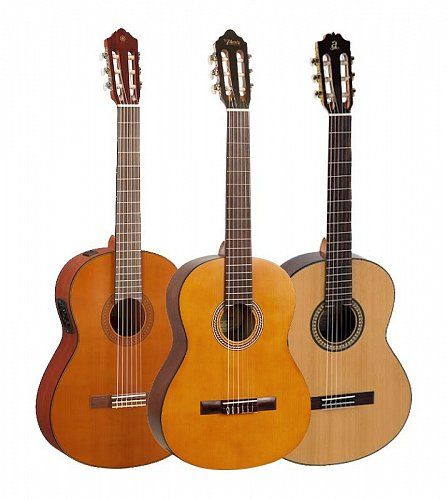 Класична гітара: Yamaha vs Admira vs Valencia - яка краща?