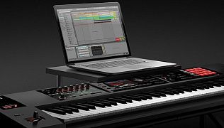 Roland FA-07 - синтезаторна робоча станція FA Series