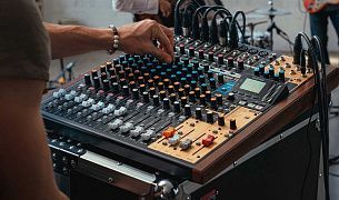 Багатоканальна консоль Tascam Model 16