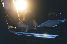 Почему огромное количество музыкантов выбирают сценическое фортепиано?