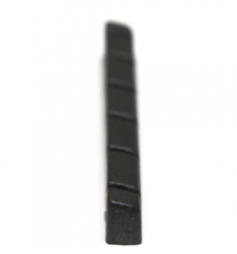 Поріжок GRAPH TECH PT-5042-00 Black TUSQ XL 42mm Flat Bottom Strat Style Nut - JCS.UA фото 3
