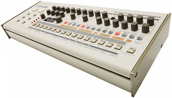 Roland TR-09 - обновленная версия культовой драм-машины TR-909!