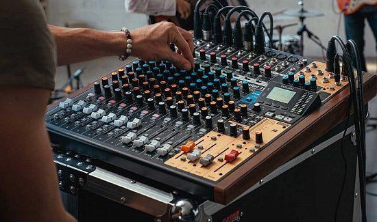 Багатоканальна консоль Tascam Model 16