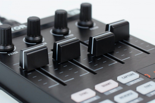 DJ-контроллер Native Instruments TRAKTOR KONTROL F1 - JCS.UA фото 4