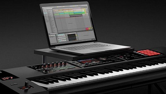 Roland FA-07 - синтезаторна робоча станція FA Series